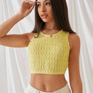 NWT Bright Yellow Ruffled Summer Crop Top 🌙 🌙